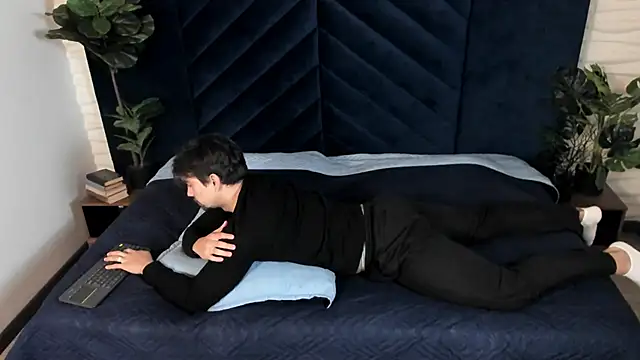 Ian Daviz online show from October 14, 2025, 12:06 pm