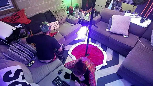 Snapshot of KRYZTALYNXXX chatting on December 15, 2025, 10:41 am KRYZTALYNXXX online show from December 15, 2025, 10:41 am