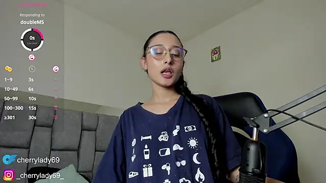 ladyAn  online show from December 25, 2024, 11:20 pm