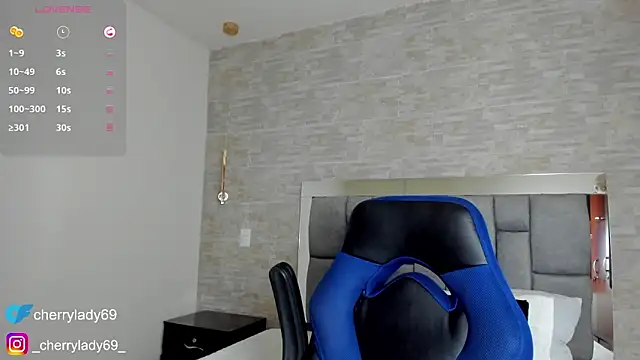 ladyAn  online show from February 26, 2025, 7:20 am