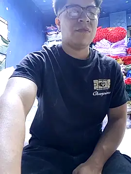 Snapshot of strokvic chatting on November 19, 2025, 12:10 am strokvic online show from November 19, 2025, 12:10 am