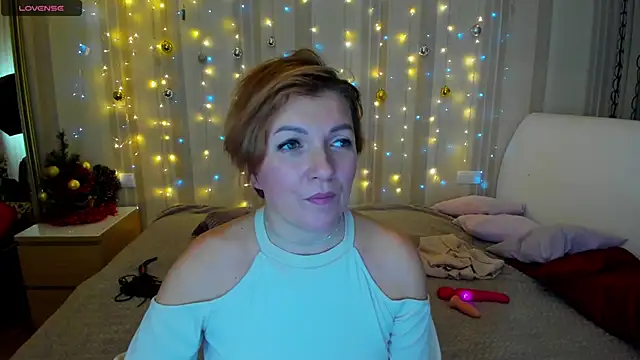 Snapshot of Katherine_Fox chatting on December 7, 2024, 2:13 pm Katherine Fox online show from December 7, 2024, 2:13 pm