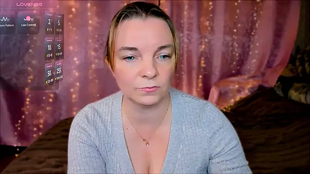Snapshot of Regina__blue chatting on January 12, 2025, 6:05 pm Regina blue online show from January 12, 2025, 6:05 pm