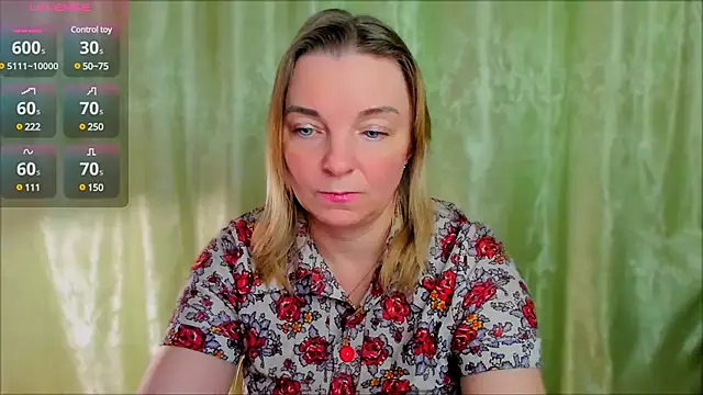 Snapshot of Regina__blue chatting on March 16, 2025, 8:32 pm Regina blue online show from March 16, 2025, 8:32 pm