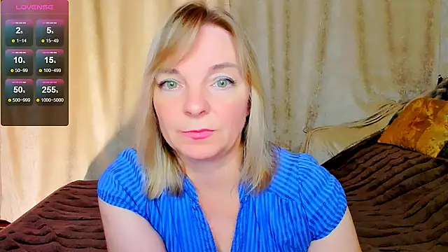 Snapshot of Regina__blue chatting on September 12, 2025, 6:41 pm Regina blue online show from September 12, 2025, 6:41 pm