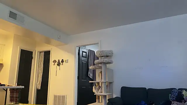 SpunCandy online show from September 12, 2025, 10:32 pm