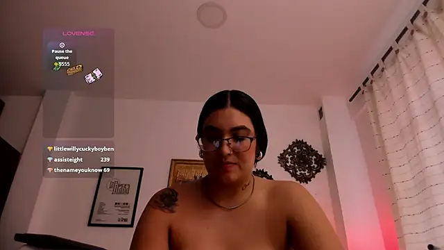 VeronicaGilss online show from June 20, 2026, 5:38 pm