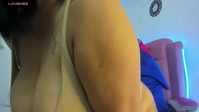 rose bigboobsx online show from December 17, 2025, 2:06 am