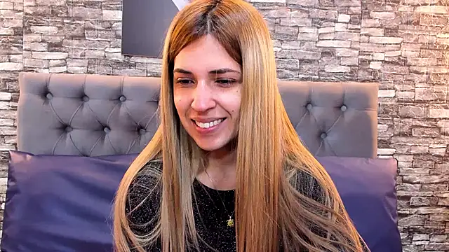 Snapshot of EvaaLovia1 chatting on January 20, 2025, 2:25 pm EvaaLovia1 online show from January 20, 2025, 2:25 pm