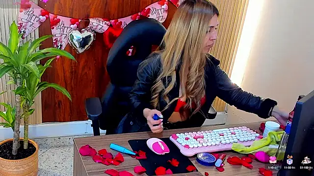 Snapshot of EvaaLovia1 chatting on February 14, 2025, 1:51 pm EvaaLovia1 online show from February 14, 2025, 1:51 pm