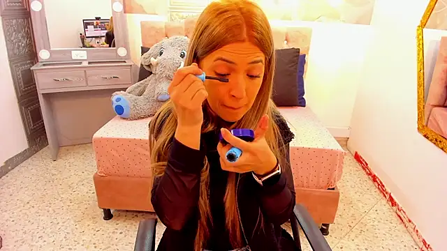 Snapshot of EvaaLovia1 chatting on February 17, 2025, 1:10 pm EvaaLovia1 online show from February 17, 2025, 1:10 pm