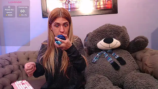 Snapshot of EvaaLovia1 chatting on February 28, 2025, 1:25 pm EvaaLovia1 online show from February 28, 2025, 1:25 pm