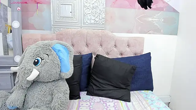 Snapshot of EvaaLovia1 chatting on March 5, 2025, 4:24 pm EvaaLovia1 online show from March 5, 2025, 4:24 pm