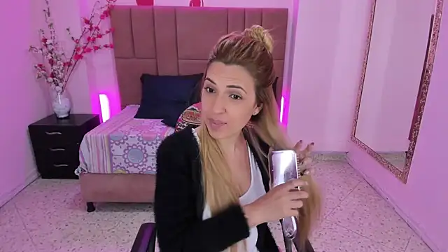 Snapshot of EvaaLovia1 chatting on March 11, 2025, 1:45 pm EvaaLovia1 online show from March 11, 2025, 1:45 pm