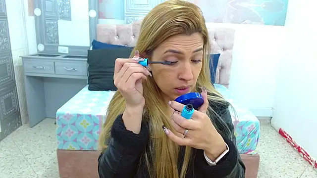 Snapshot of EvaaLovia1 chatting on March 21, 2025, 1:12 pm EvaaLovia1 online show from March 21, 2025, 1:12 pm