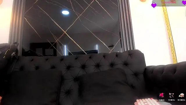 Snapshot of EvaaLovia1 chatting on September 23, 2025, 1:47 pm EvaaLovia1 online show from September 23, 2025, 1:47 pm