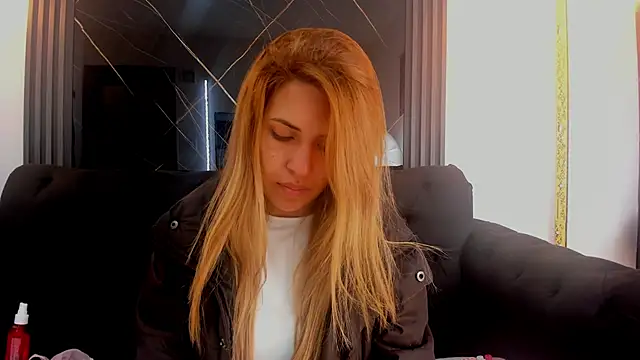 Snapshot of EvaaLovia1 chatting on September 24, 2025, 1:36 pm EvaaLovia1 online show from September 24, 2025, 1:36 pm