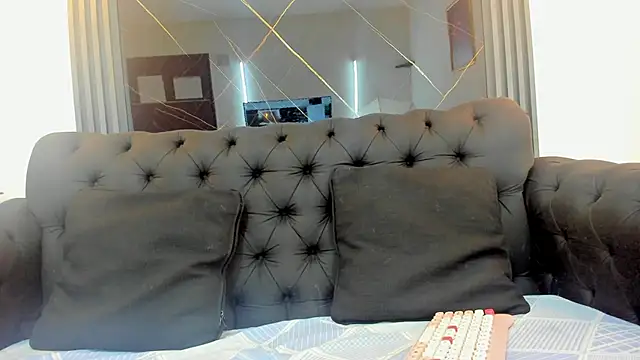 Snapshot of EvaaLovia1 chatting on September 29, 2025, 1:27 pm EvaaLovia1 online show from September 29, 2025, 1:27 pm