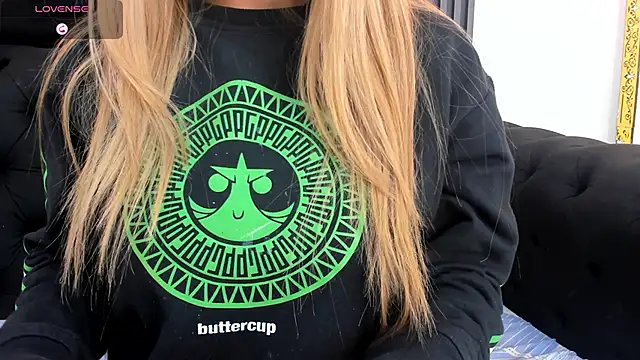 Snapshot of EvaaLovia1 chatting on October 7, 2025, 2:03 pm EvaaLovia1 online show from October 7, 2025, 2:03 pm