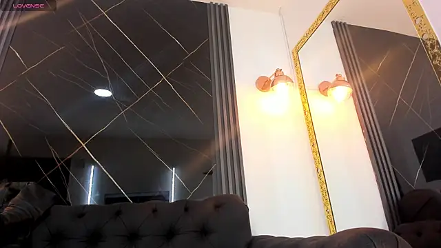 Snapshot of EvaaLovia1 chatting on October 17, 2025, 1:25 pm EvaaLovia1 online show from October 17, 2025, 1:25 pm