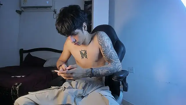 Snapshot of Snakebutterfly chatting on September 12, 2025, 9:09 am Snakebutterfly online show from September 12, 2025, 9:09 am