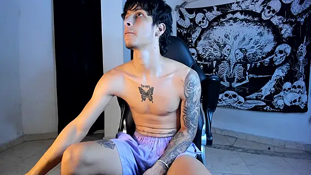 Snapshot of Snakebutterfly chatting on February 23, 2026, 7:06 am Snakebutterfly online show from February 23, 2026, 7:06 am