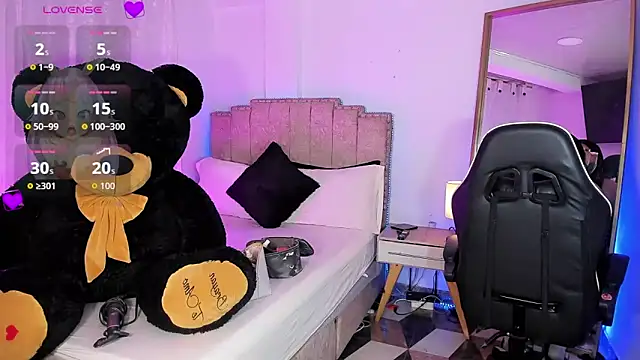 Snapshot of alexia_mattel chatting on November 8, 2025, 9:13 pm alexia mattel online show from November 8, 2025, 9:13 pm