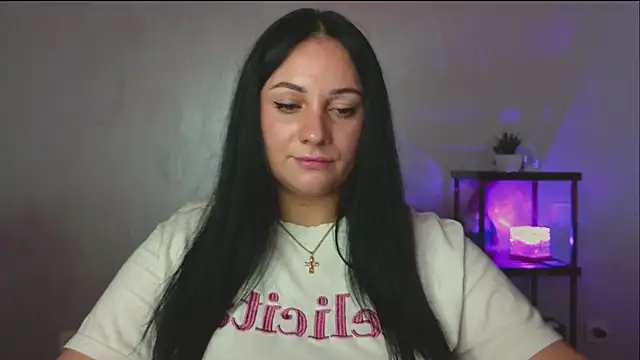 Emelyblum online show from September 8, 2025, 9:58 pm