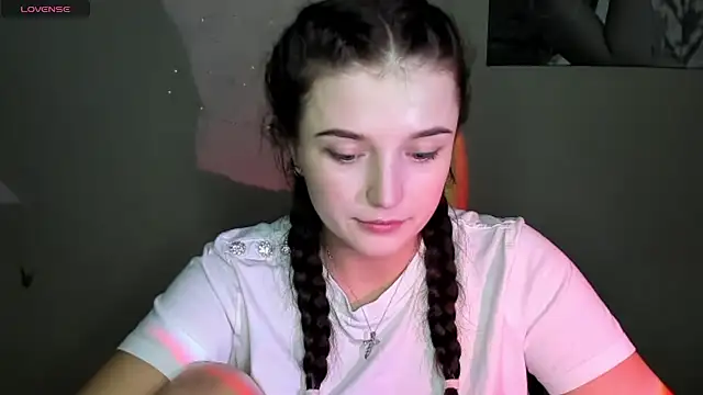 Snapshot of EvaaMillerr99 chatting on December 2, 2024, 8:30 am EvaaMillerr99 online show from December 2, 2024, 8:30 am