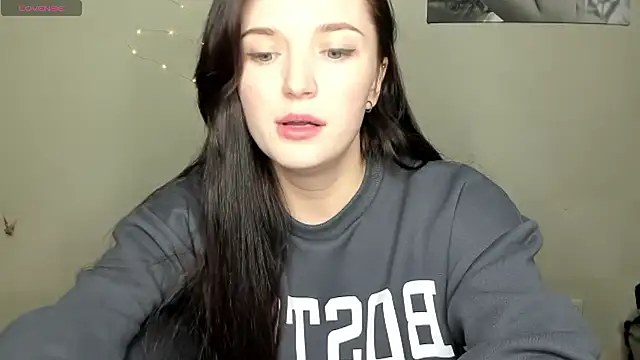 Snapshot of EvaaMillerr99 chatting on December 4, 2024, 12:14 pm EvaaMillerr99 online show from December 4, 2024, 12:14 pm