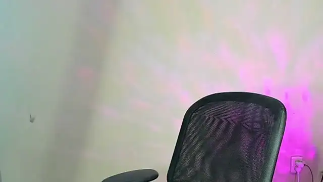 Snapshot of EvaaMillerr99 chatting on February 6, 2025, 10:00 pm EvaaMillerr99 online show from February 6, 2025, 10:00 pm