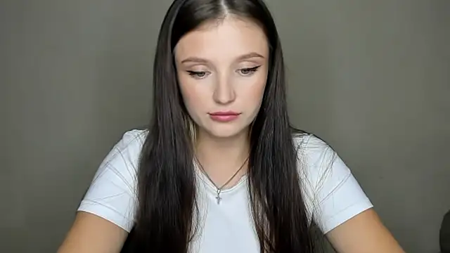 Snapshot of EvaaMillerr99 chatting on September 23, 2025, 10:51 am EvaaMillerr99 online show from September 23, 2025, 10:51 am