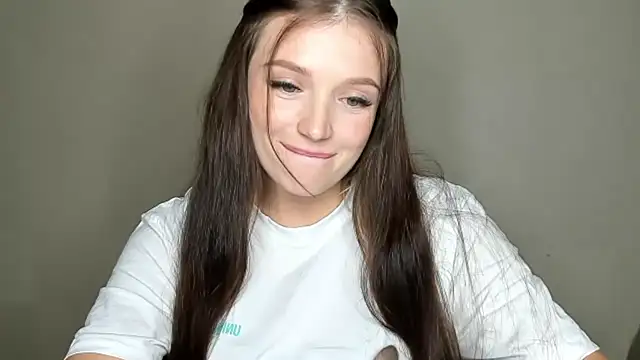 Snapshot of EvaaMillerr99 chatting on October 25, 2025, 6:13 pm EvaaMillerr99 online show from October 25, 2025, 6:13 pm