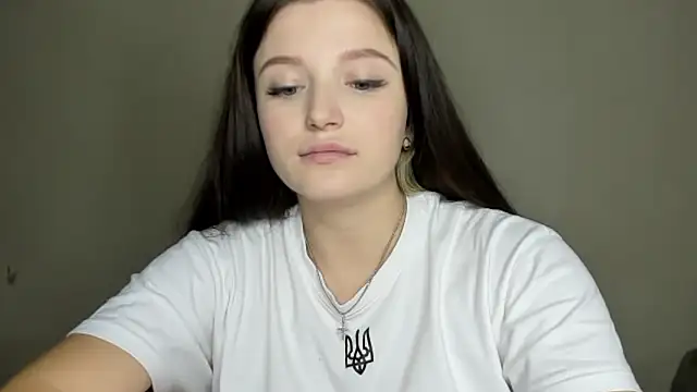 Snapshot of EvaaMillerr99 chatting on November 9, 2025, 9:51 am EvaaMillerr99 online show from November 9, 2025, 9:51 am