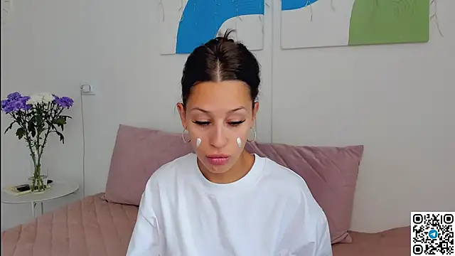 SelenaRousey online show from May 29, 2026, 6:55 am