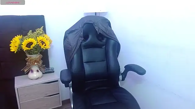 AlexandraJones  online show from October 27, 2025, 10:19 am