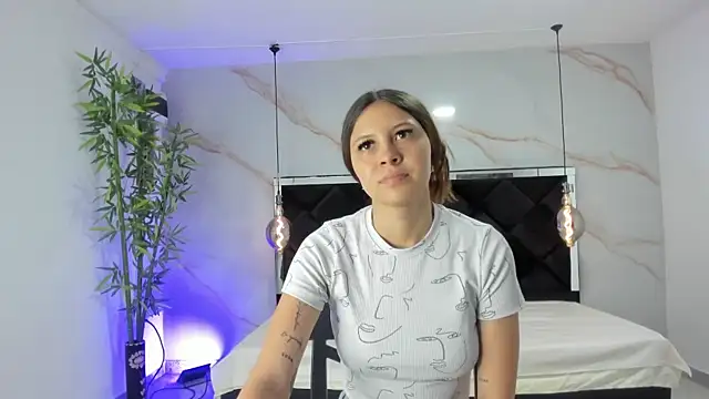 AngelaaCute  online show from November 6, 2025, 12:17 pm