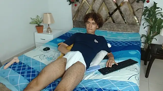 Snapshot of nickolas_moon chatting on December 16, 2024, 1:21 am nickolas moon online show from December 16, 2024, 1:21 am