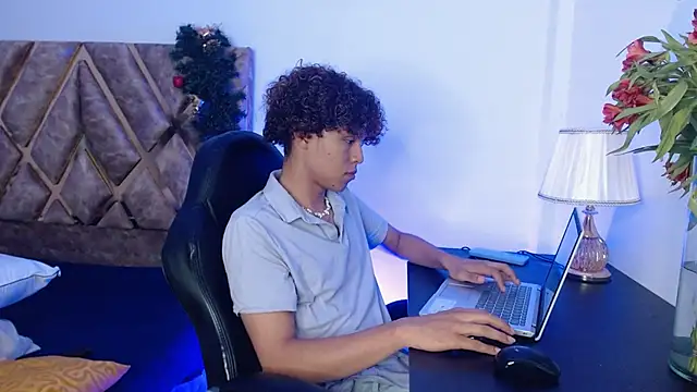 Snapshot of nickolas_moon chatting on December 30, 2024, 8:36 pm nickolas moon online show from December 30, 2024, 8:36 pm