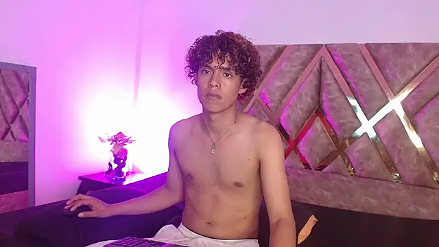 Snapshot of nickolas_moon chatting on March 19, 2025, 10:53 pm nickolas moon online show from March 19, 2025, 10:53 pm