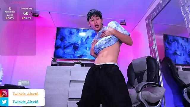 Twinkie-Alex18 online show from December 18, 2024, 9:18 pm