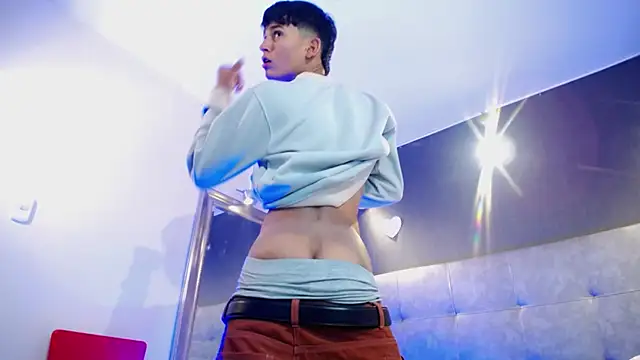 Twinkie-Alex18 online show from February 17, 2025, 9:19 pm