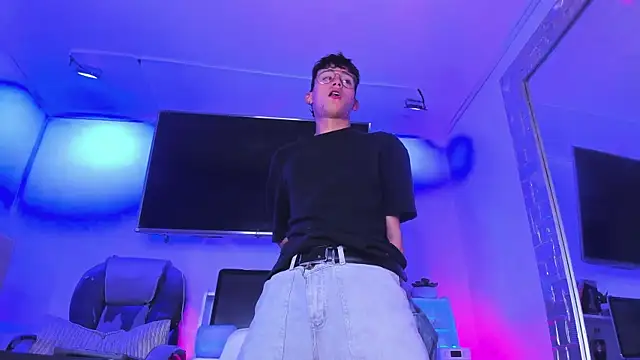 Twinkie-Alex18 online show from March 12, 2025, 9:13 pm