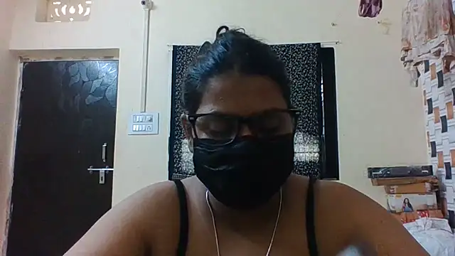 Hotmilfxox online show from May 31, 2026, 8:10 am