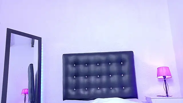 Skinny hottie18 online show from September 16, 2025, 1:56 pm