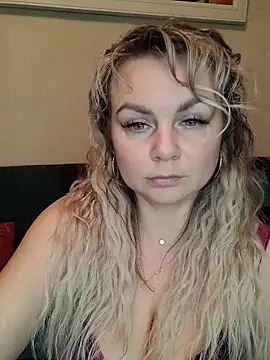 candy queeen online show from November 28, 2025, 3:14 pm