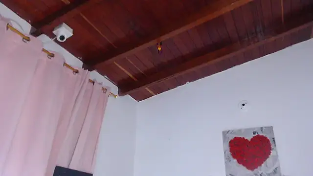 Amara Red online show from December 18, 2025, 11:05 am