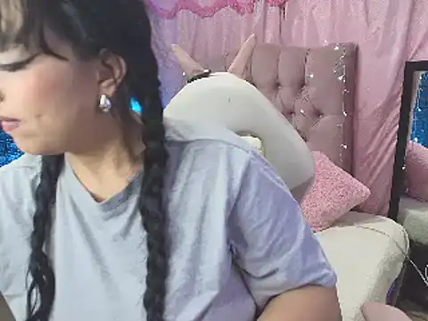 Snapshot of loren_tits24 chatting on February 4, 2025, 8:49 pm loren tits24 online show from February 4, 2025, 8:49 pm