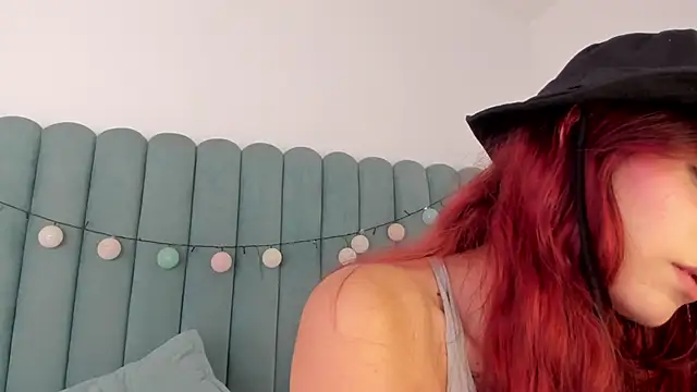 Snapshot of AnnyCherry_ chatting on March 12, 2025, 1:36 am AnnyCherry online show from March 12, 2025, 1:36 am