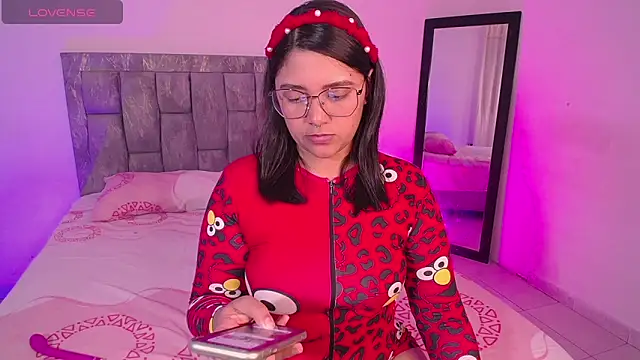 DIANEE 01 online show from November 13, 2025, 12:31 am